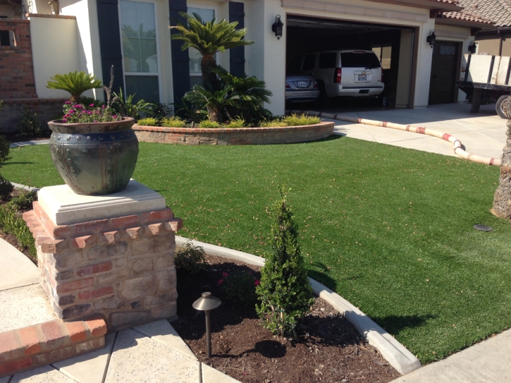 Green Lawn Lamont, California Landscape Ideas, Front Yard Ideas